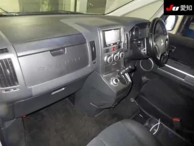 Mitsubishi DELICA D5
