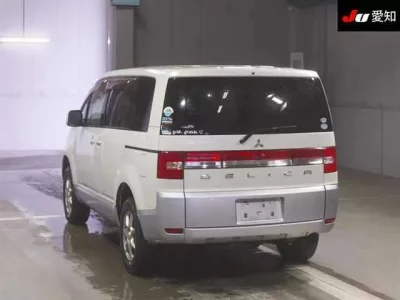 Mitsubishi DELICA D5