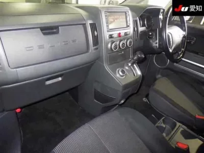 Mitsubishi DELICA D5