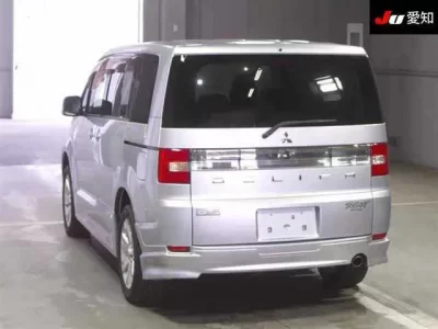 Mitsubishi DELICA D5