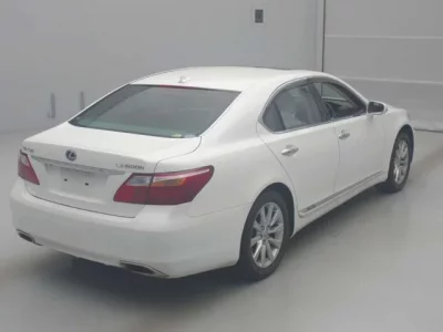 Lexus LS