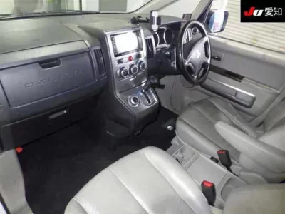 Mitsubishi DELICA D5