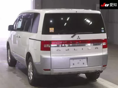Mitsubishi DELICA D5