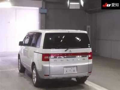 Mitsubishi DELICA D5