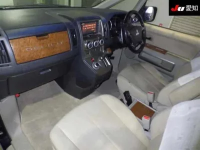 Mitsubishi DELICA D5