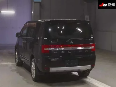 Mitsubishi DELICA D5