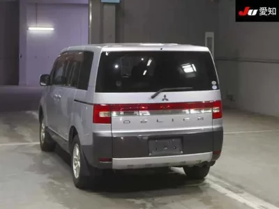 Mitsubishi DELICA D5