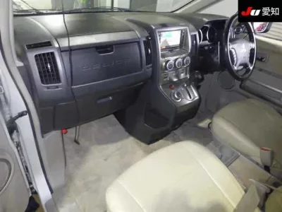Mitsubishi DELICA D5