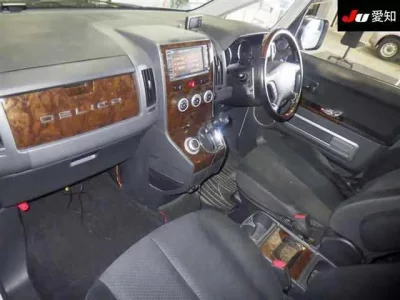 Mitsubishi DELICA D5