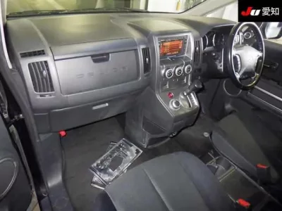 Mitsubishi DELICA D5