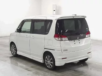 Mitsubishi DELICA D2