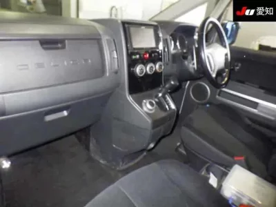 Mitsubishi DELICA D5