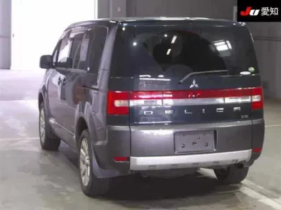 Mitsubishi DELICA D5