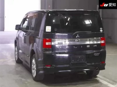 Mitsubishi DELICA D5