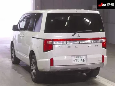 Mitsubishi DELICA D5