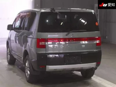 Mitsubishi DELICA D5