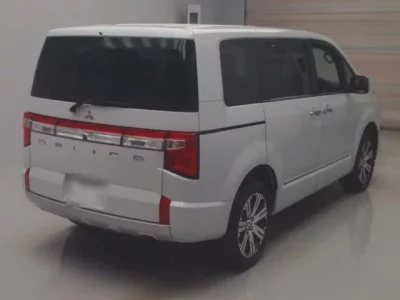 Mitsubishi DELICA D5