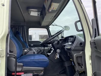 Isuzu TRUCK