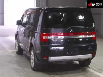 Mitsubishi DELICA D5