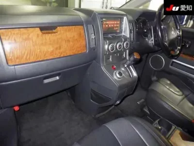 Mitsubishi DELICA D5