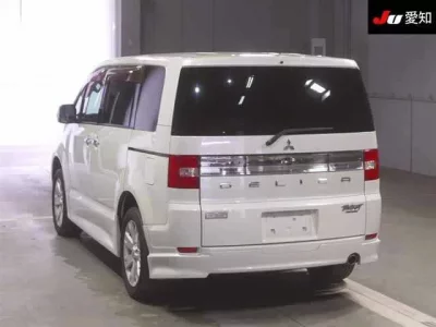 Mitsubishi DELICA D5