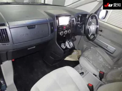 Mitsubishi DELICA D5