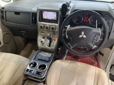 Mitsubishi DELICA D5
