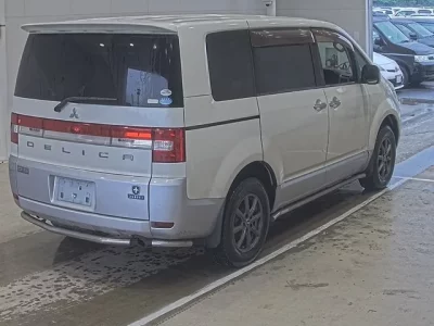 Mitsubishi DELICA D5