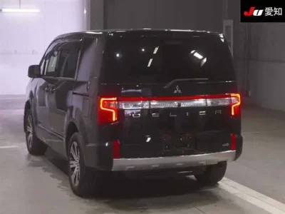 Mitsubishi DELICA D5