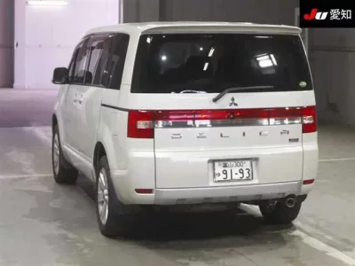 Mitsubishi DELICA D5