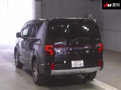 Mitsubishi DELICA D5