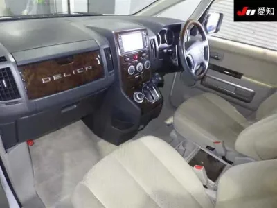 Mitsubishi DELICA D5