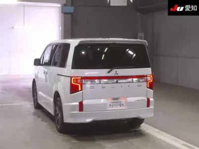 Mitsubishi DELICA D5