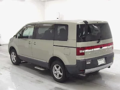 Mitsubishi DELICA D5