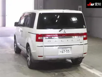 Mitsubishi DELICA D5
