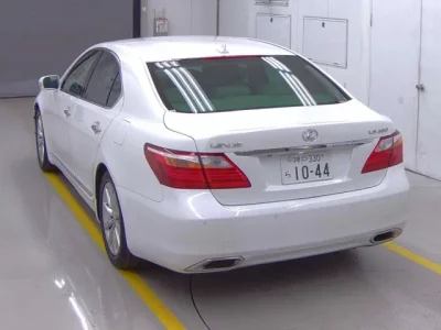 Lexus LS