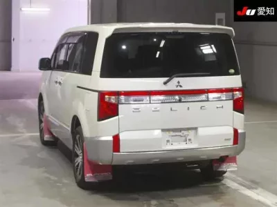 Mitsubishi DELICA D5