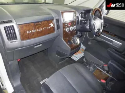 Mitsubishi DELICA D5