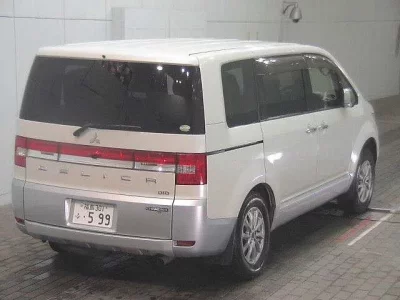 Mitsubishi DELICA D5