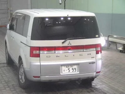 Mitsubishi DELICA D5