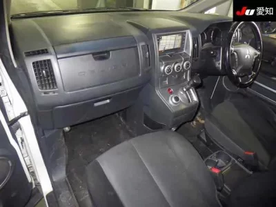 Mitsubishi DELICA D5