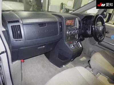 Mitsubishi DELICA D5