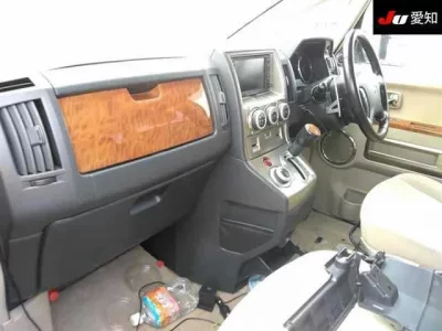 Mitsubishi DELICA D5