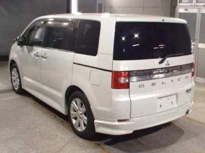 Mitsubishi DELICA D5