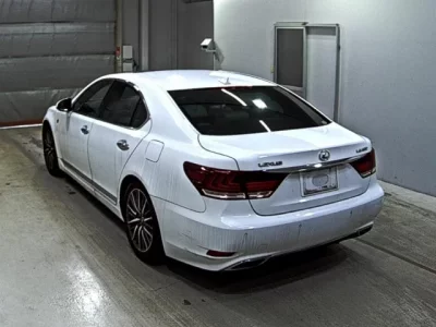 Lexus LS