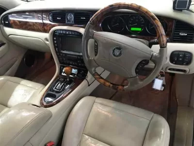 Jaguar XJ SERIES