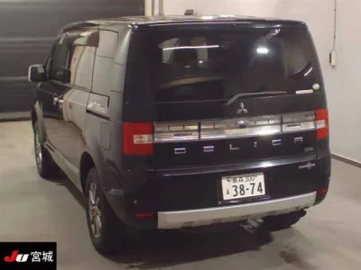 Mitsubishi DELICA D5