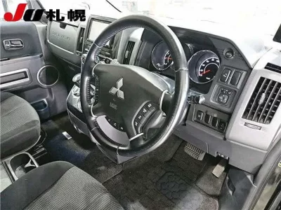 Mitsubishi DELICA D5