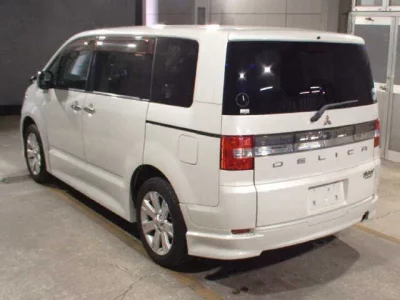 Mitsubishi DELICA D5