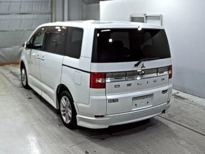 Mitsubishi DELICA D5